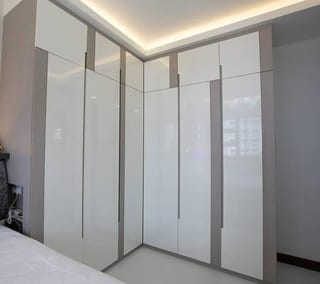 Corner wardrobe